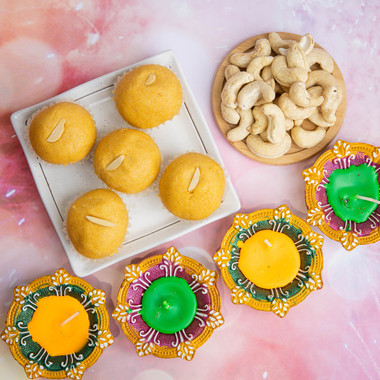 Read more about the article Diwali Celebration With Besan Laddu And Cashew