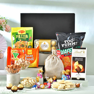 Read more about the article Yumm Fusion Gourmet Hamper – Rakhi.com