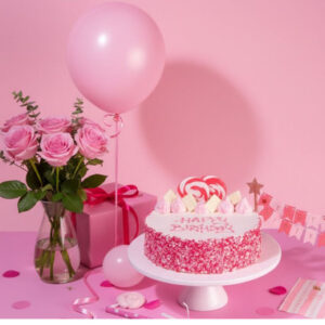Read more about the article Pretty & Pink Birthday Cake With Roses & Balloon
