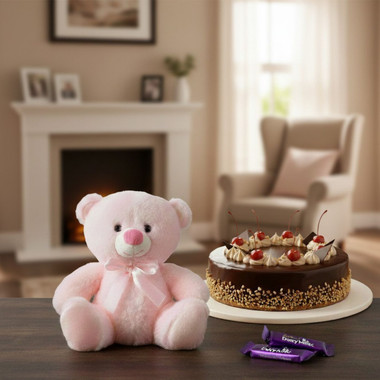 You are currently viewing Mississippi Baked Cake With Pink Teddy & Chocolates