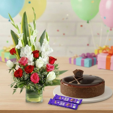 You are currently viewing Flower Arrangement With Caramel Glaze Mud Cake & Chocolates