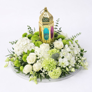 Read more about the article Ramadan Lantern Flower Centerpiece | White & Green Floral Arrangement