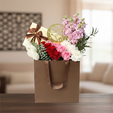 Read more about the article Luxury Bateel Cassandra Dates & Ramadan Flower Arrangement in Branded Gift Bag