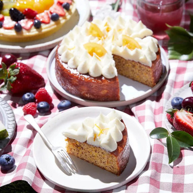 Read more about the article Flourless Orange Cake with Cream Cheese Icing