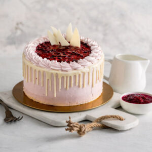 Read more about the article Vanilla Berries Cake in UAE