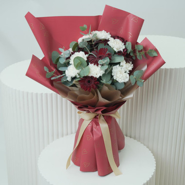 Read more about the article Red Gerbera & White Carnation Bouquet Online UAE