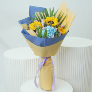 Read more about the article Blue Hydrangea & Sunflower Bouquet Online UAE