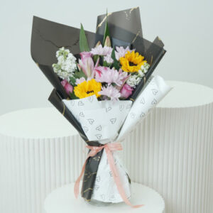 Read more about the article Mixed Lily, Sunflower & Roses Bouquet Online UAE